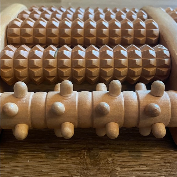 Dual Wooden Foot Roller – Acupressure Therapy - Picture 9 of 11